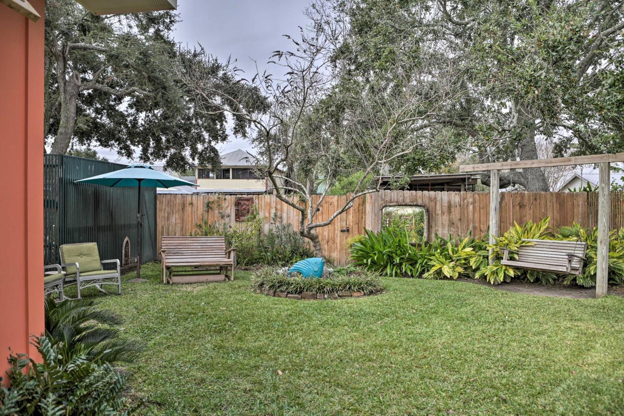 Walk To Beach From Chic Old Town Apartment With Yard Bay St. Louis Luaran gambar